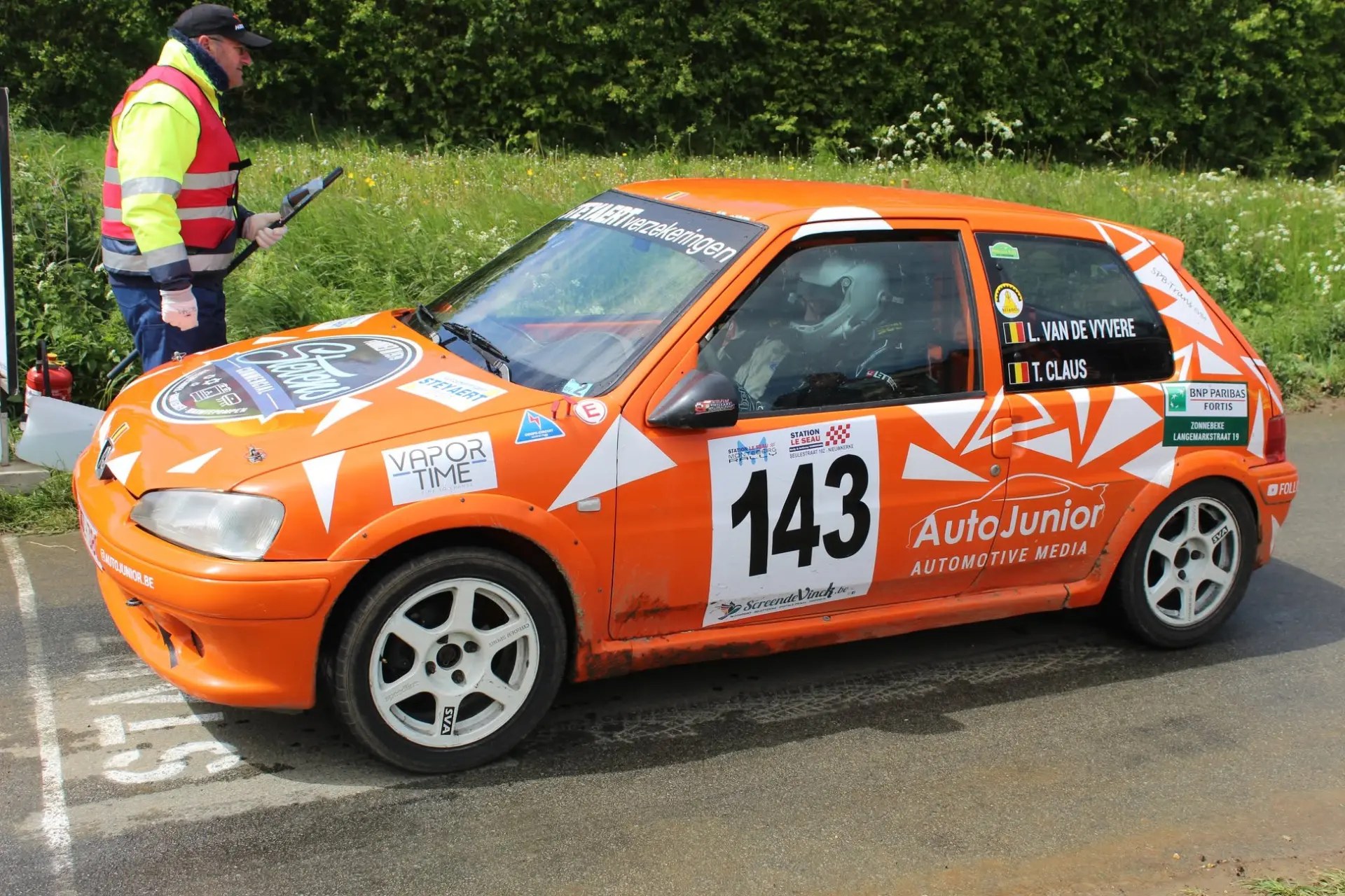 Orange Peugeot 106 #143 at the start, Monteberg Rally 2019